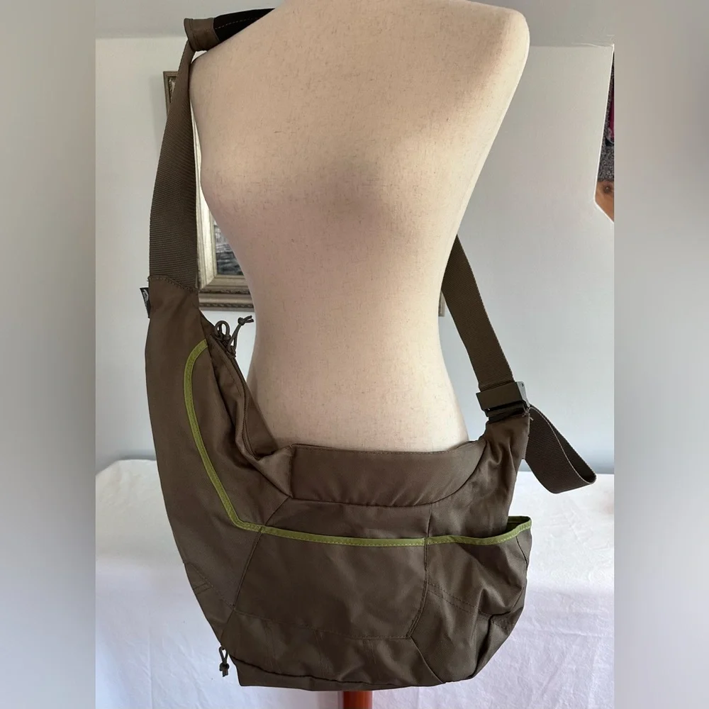 Lowepro Olive Green Passport Sling II Camera Bag/Travelbag